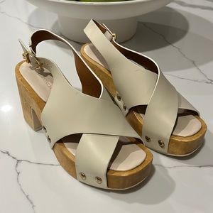 Tory Burch nude clogs